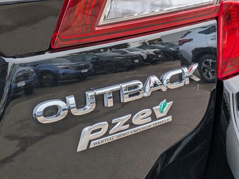 Used 2017 Subaru Outback 2.5i Premium image 33