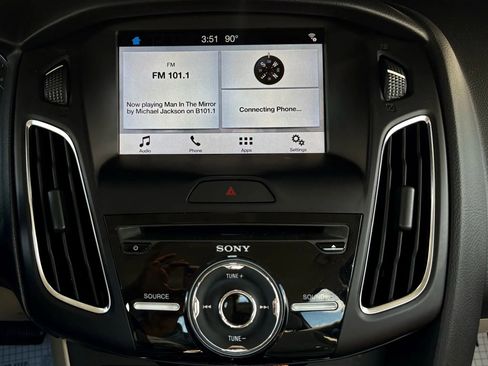 Used 2016 Ford Focus SE w/ SE Power Seat Package image 24