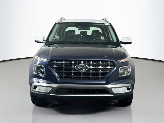 Used 2024 Hyundai Venue Limited FWD image 2