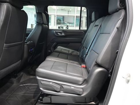 Used 2021 Chevrolet Suburban LT w/ Luxury Package AWD/4WD image 11
