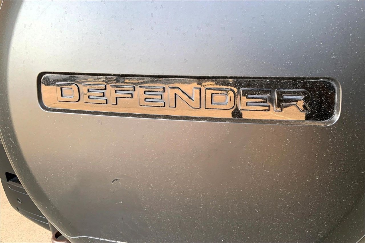 Used 2023 Land Rover Defender 130 X-Dynamic SE AWD/4WD image 9
