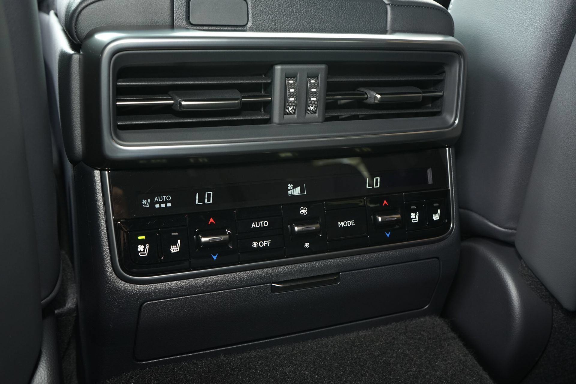 Used 2026 Lexus LX 700h Luxury AWD/4WD image 23