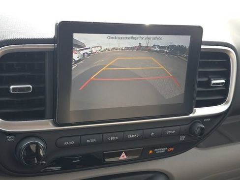 Used 2021 Hyundai Venue SEL FWD image 12