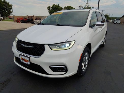 Used 2021 Chrysler Pacifica Limited w/ Premium & Safety Sphere Group AWD/4WD image 1