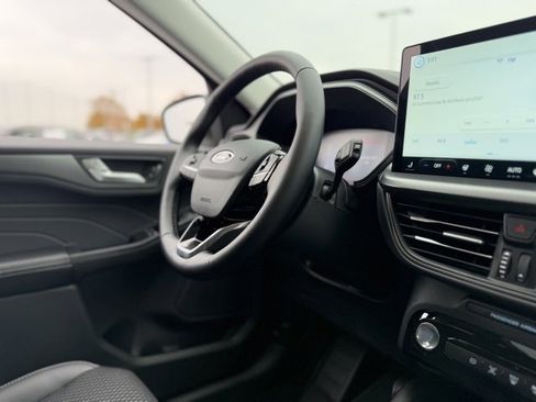 New 2025 Ford Escape SE image 33