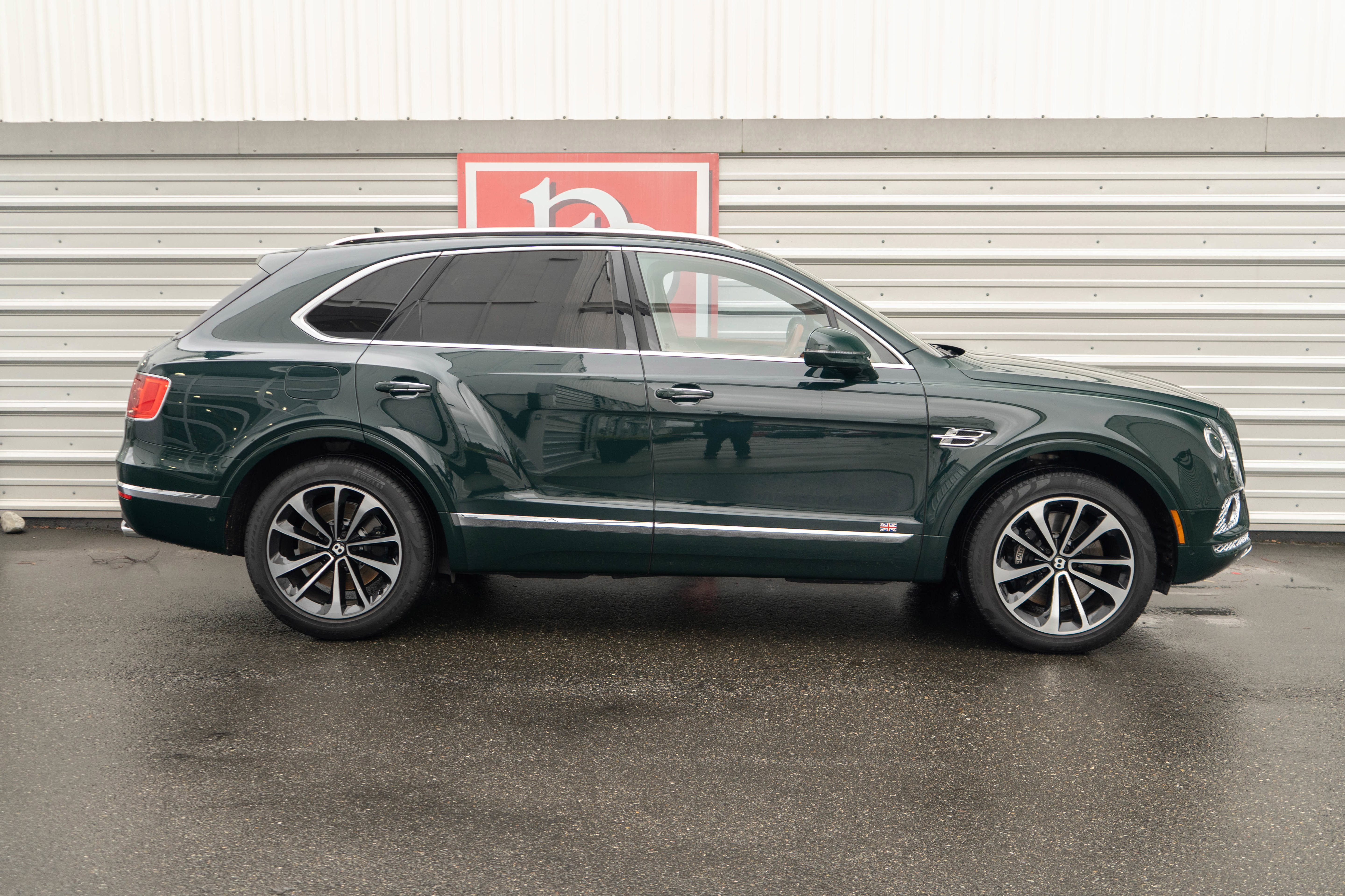 Used 2017 Bentley Bentayga AWD/4WD image 53