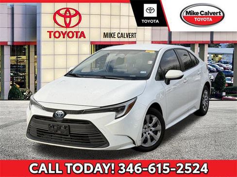 Certified 2023 Toyota Corolla LE image 1