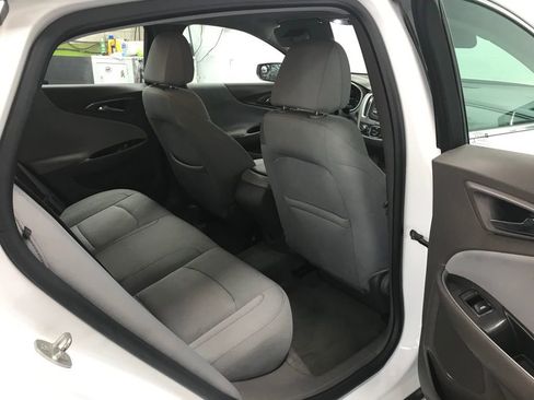 Used 2018 Chevrolet Malibu LS image 31