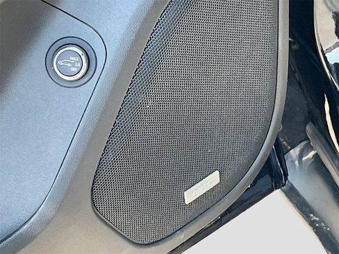 Used 2022 GMC Acadia Denali w/ Black Diamond Edition image 19