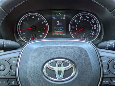 Used 2019 Toyota RAV4 XLE Premium w/ Cold Weather Package FWD image 28