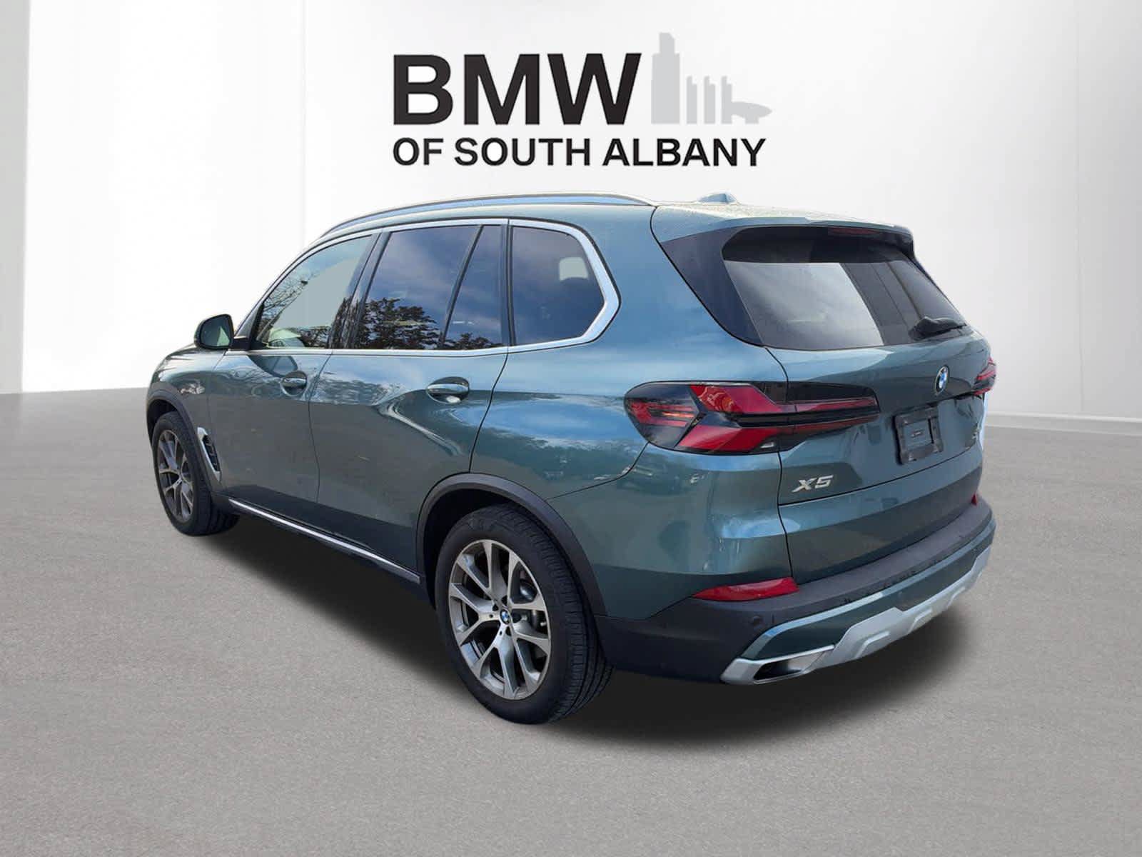 Used 2024 BMW X5 xDrive40i w/ Premium Package AWD/4WD image 3