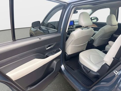 Used 2024 Toyota Grand Highlander Platinum AWD/4WD image 10