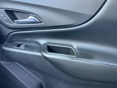 Used 2018 Chevrolet Equinox LT FWD image 23