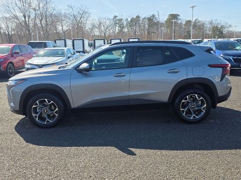 Certified 2025 Chevrolet Trax LT w/ Driver Confidence Package image 12