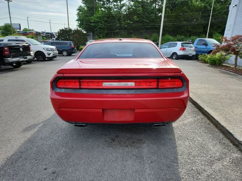 Used 2012 Dodge Challenger R/T RWD image 4