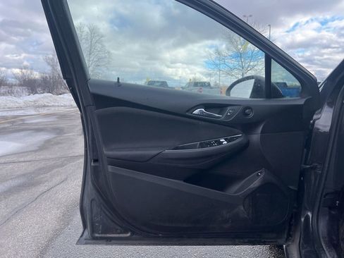 Used 2017 Chevrolet Cruze LT w/ Convenience Package image 7