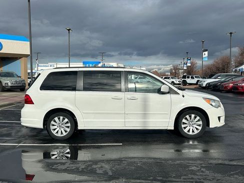 Used 2012 Volkswagen Routan SEL image 2