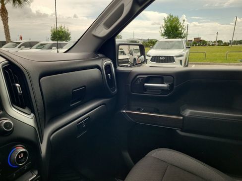 Used 2022 Chevrolet Silverado 1500 LT AWD/4WD image 30