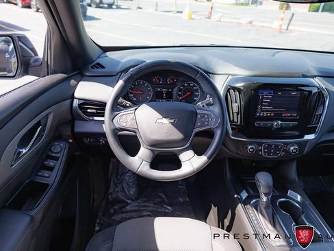 Used 2023 Chevrolet Traverse LT FWD image 2