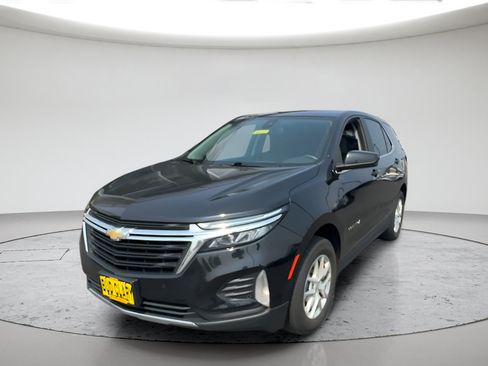 Used 2022 Chevrolet Equinox LT w/ Driver Convenience Package AWD/4WD image 2