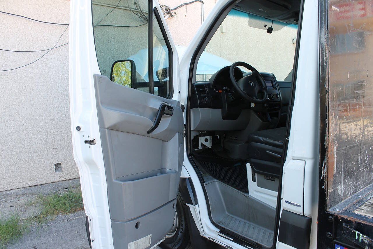 Used 2014 Mercedes-Benz Sprinter 3500 image 26