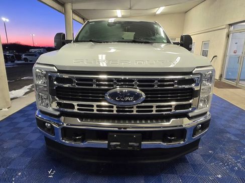 Used 2025 Ford F350 XLT image 2