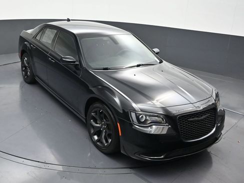 Used 2023 Chrysler 300 Touring w/ Sport Appearance Package image 23