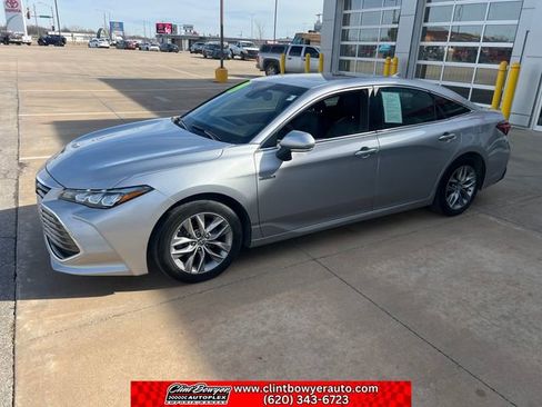 Used 2019 Toyota Avalon XLE w/ Moonroof Package image 1