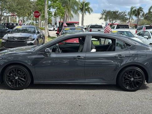 Used 2025 Toyota Camry SE image 4