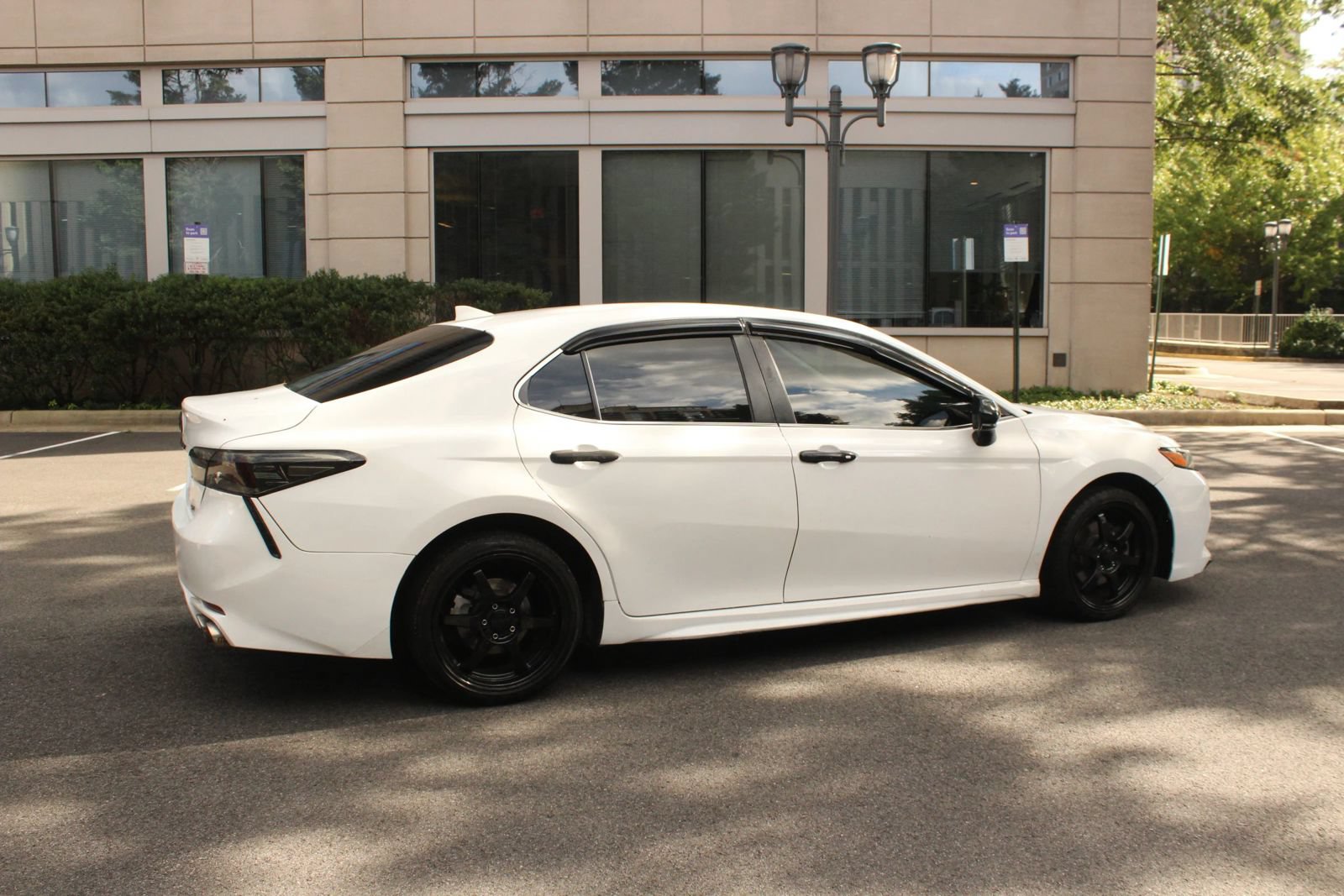 Used 2019 Toyota Camry SE FWD image 7