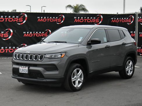Used 2023 Jeep Compass Sport image 3