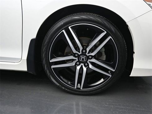 Used 2017 Honda Accord Touring image 42