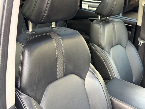 Used 2024 Honda Pilot Touring image 11