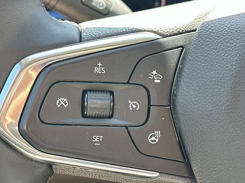 Used 2025 Chevrolet Trax LT w/ LT Convenience Package FWD image 19