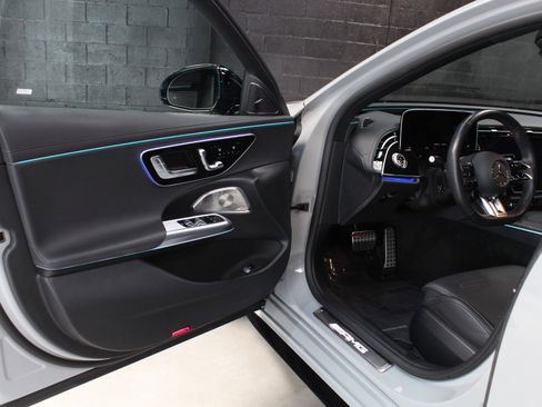 Used 2025 Mercedes-Benz E 53 AMG e 4MATIC Sedan image 31