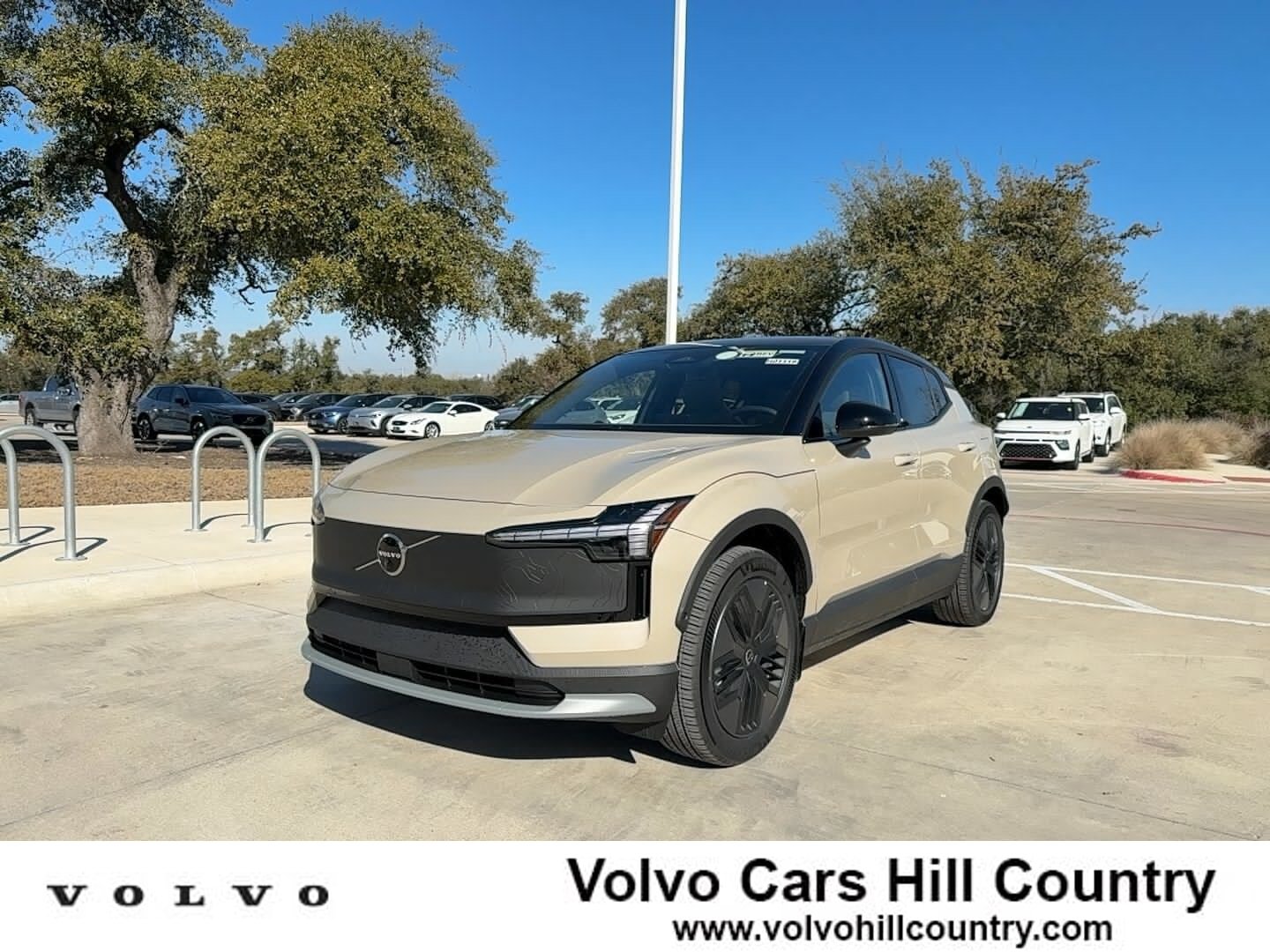 Used 2026 Volvo EX30 Cross Country Ultra w/ Protection Package Premier AWD/4WD image 1