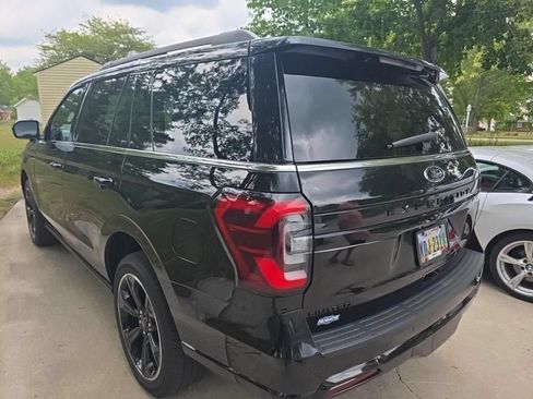 Used 2023 Ford Expedition Limited AWD/4WD image 3