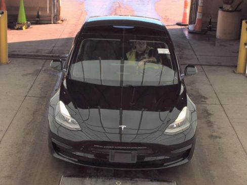 Used 2021 Tesla Model 3 Standard Range Plus image 2