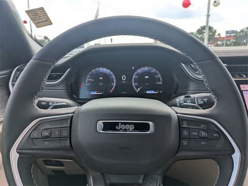 New 2025 Jeep Grand Cherokee L Limited w/ Luxury Tech Group II image 28