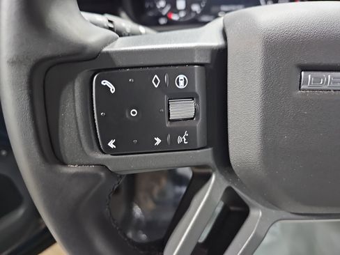 Used 2025 Land Rover Defender 90 X-Dynamic SE image 19