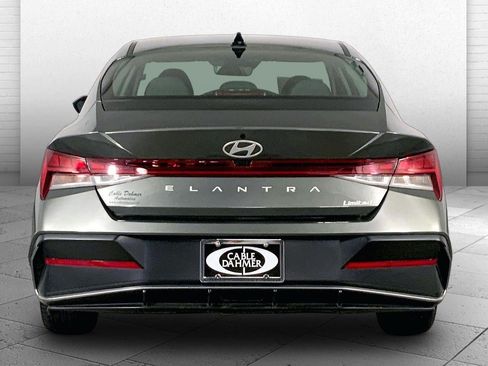 Used 2025 Hyundai Elantra Limited FWD image 3