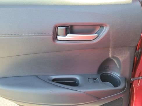 Used 2025 Toyota Corolla Cross XLE FWD image 12