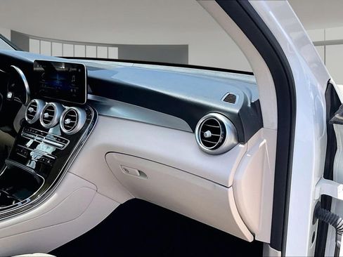 Used 2022 Mercedes-Benz GLC 300 image 17