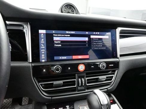 Certified 2023 Porsche Macan AWD/4WD image 10