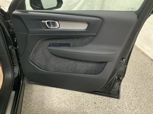 Used 2024 Volvo XC40 B5 Plus AWD/4WD image 23