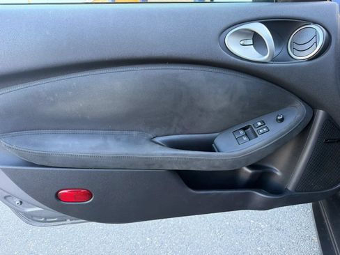 Used 2014 Nissan 370Z Touring w/ Sport Package RWD image 9
