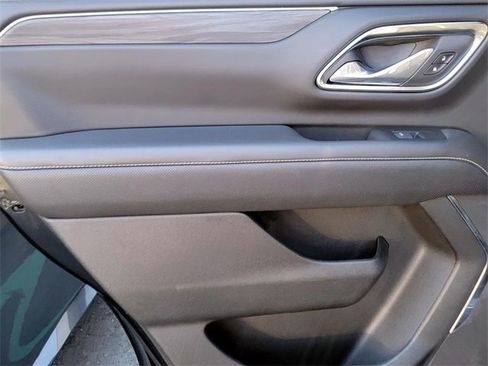 Used 2024 GMC Yukon SLT image 13