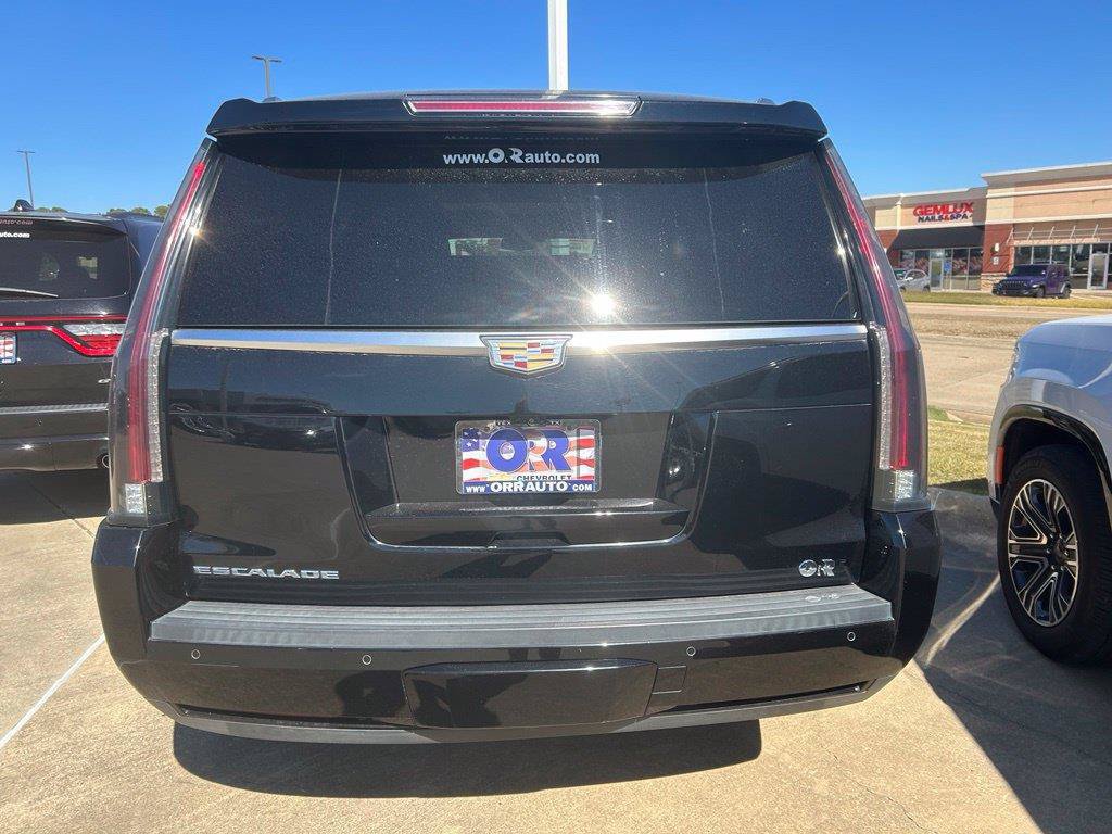 Used 2018 Cadillac Escalade Luxury AWD/4WD image 6