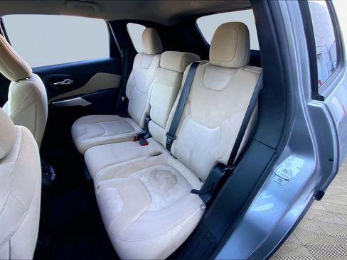 Used 2017 Jeep Cherokee Sport image 15