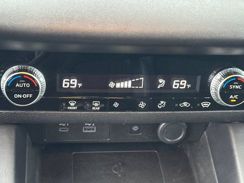 Used 2024 Mitsubishi Outlander SE image 26